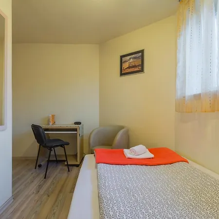 Euro-room & *